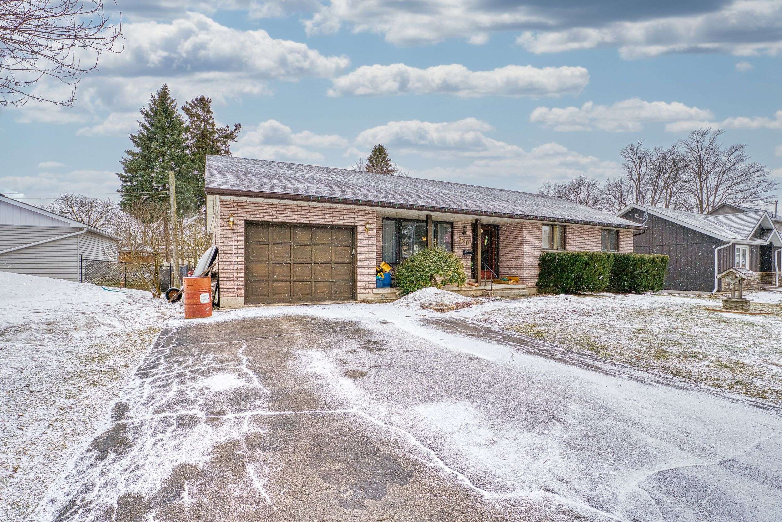 520 Victoria ST, Minto, ON N0G 2P0