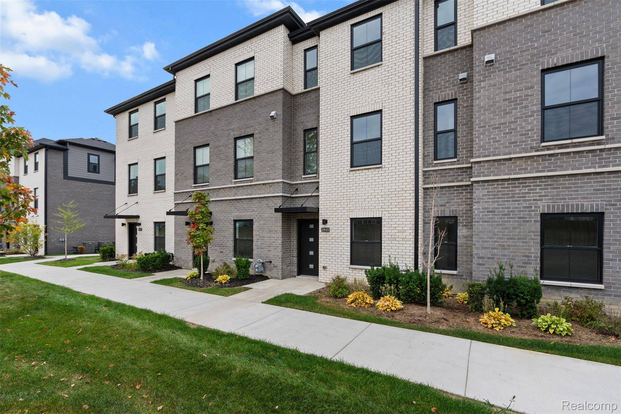 2845 Summers PL, Troy, MI 48084