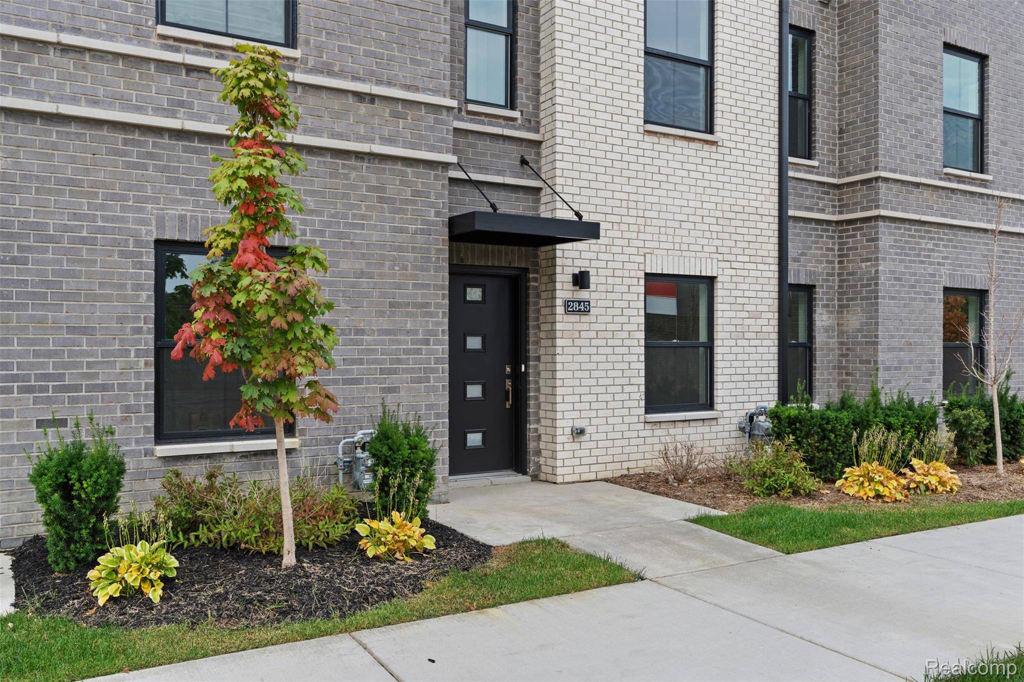 2845 Summers PL, Troy, MI 48084