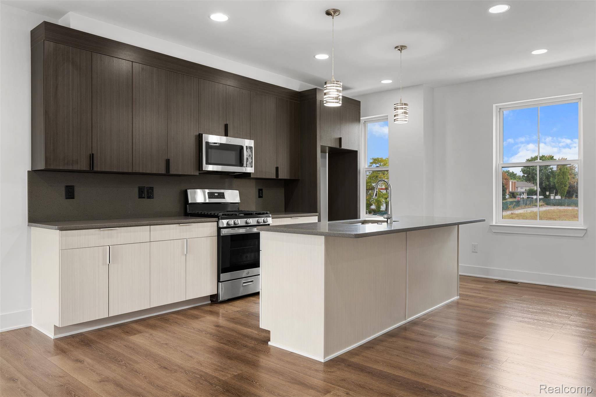 2845 Summers PL, Troy, MI 48084