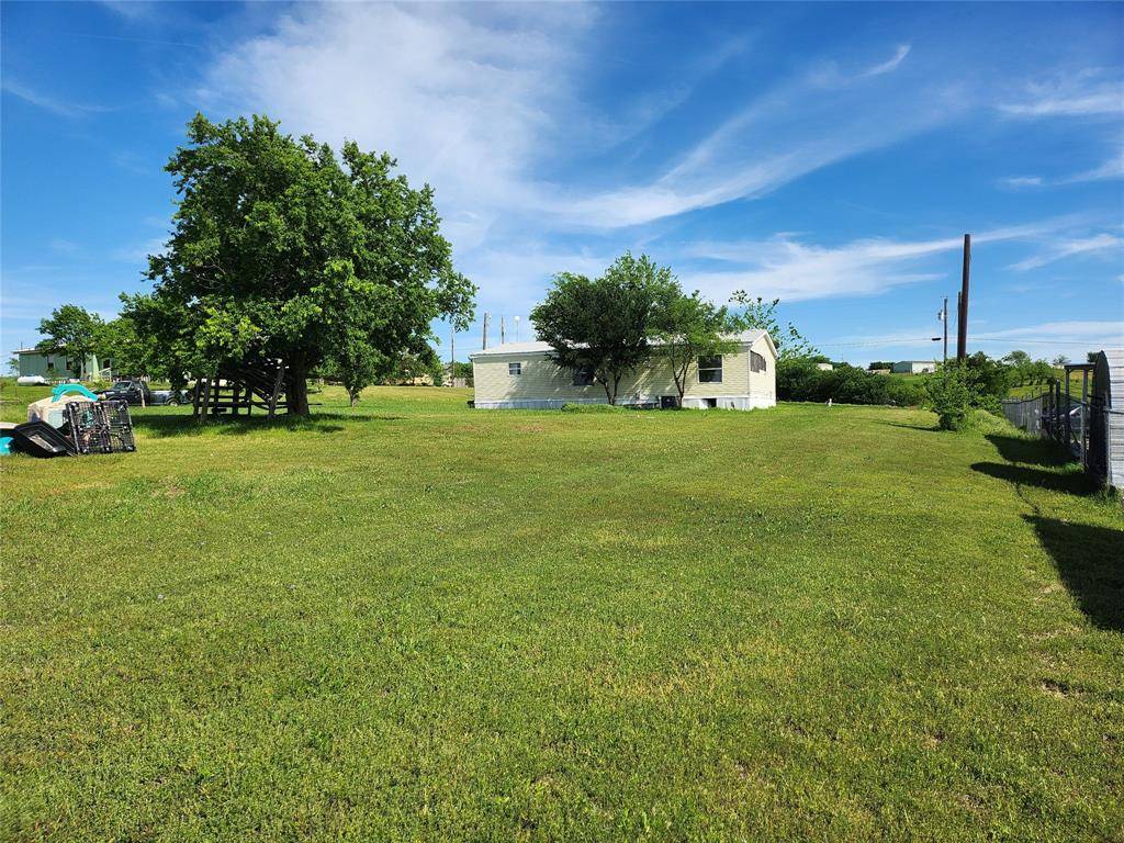 308 Coyote Trail, Rhome, TX 76078
