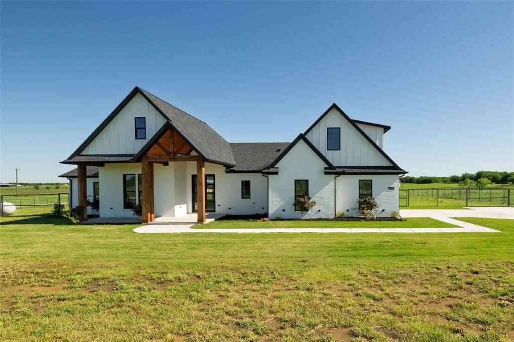 7196 Hawkeye Road, Krum, TX 76249