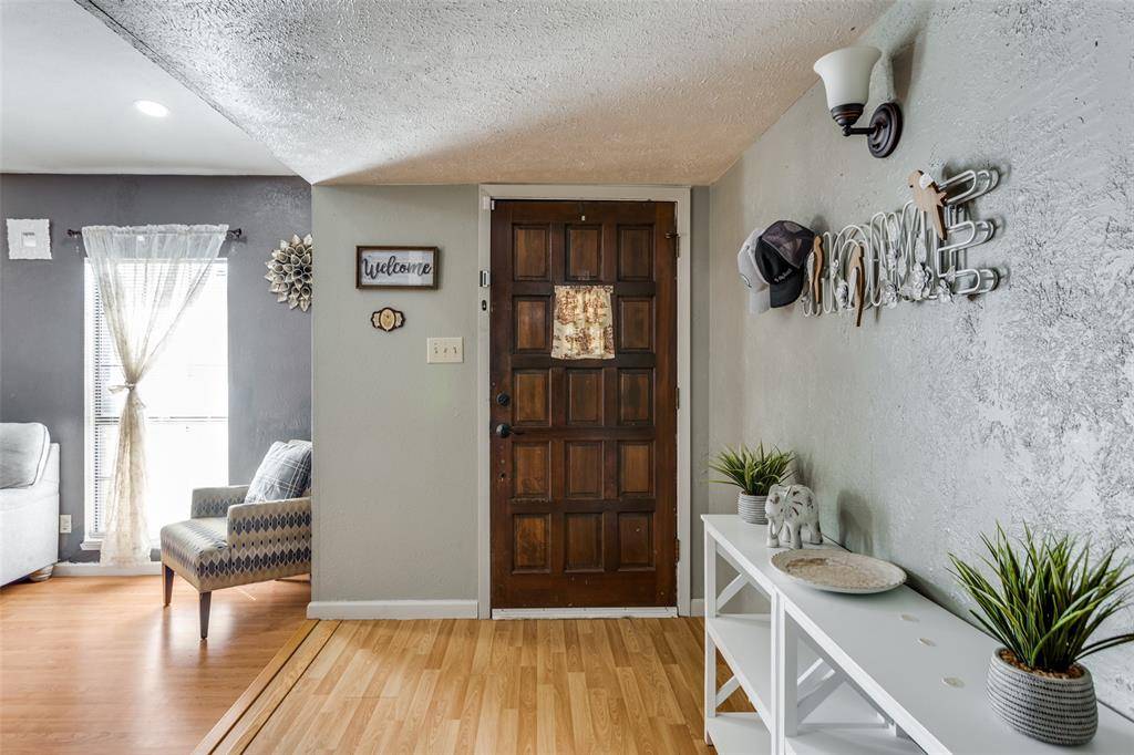 2110 Burrows Trail, Grand Prairie, TX 75052