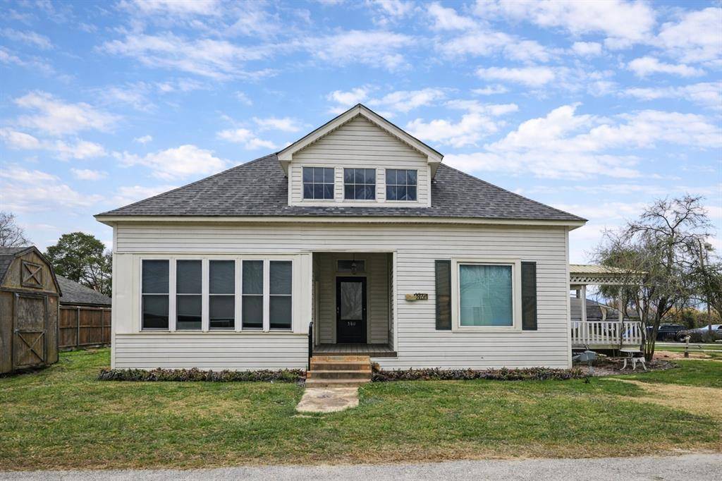 300 S Oak Street, Lorena, TX 76655