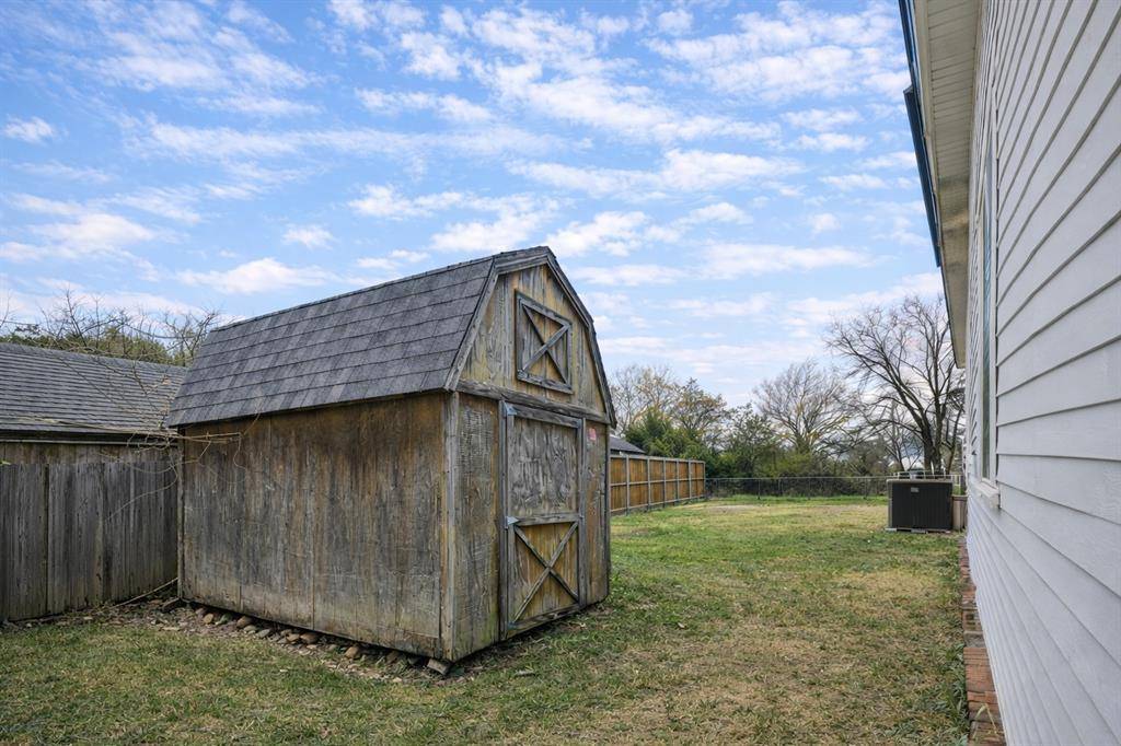 300 S Oak Street, Lorena, TX 76655