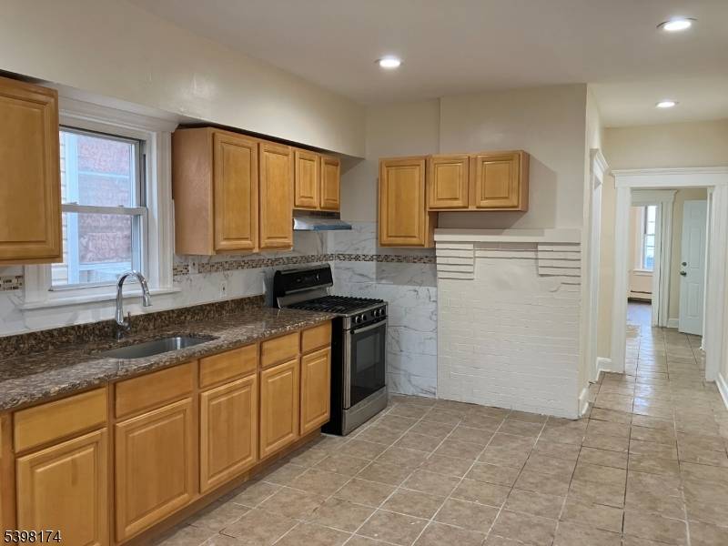 164 Stuyvesant Ave, Newark City, NJ 07106