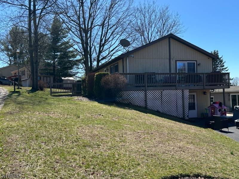 2 King Hill Rd, High Bridge Boro, NJ 08829