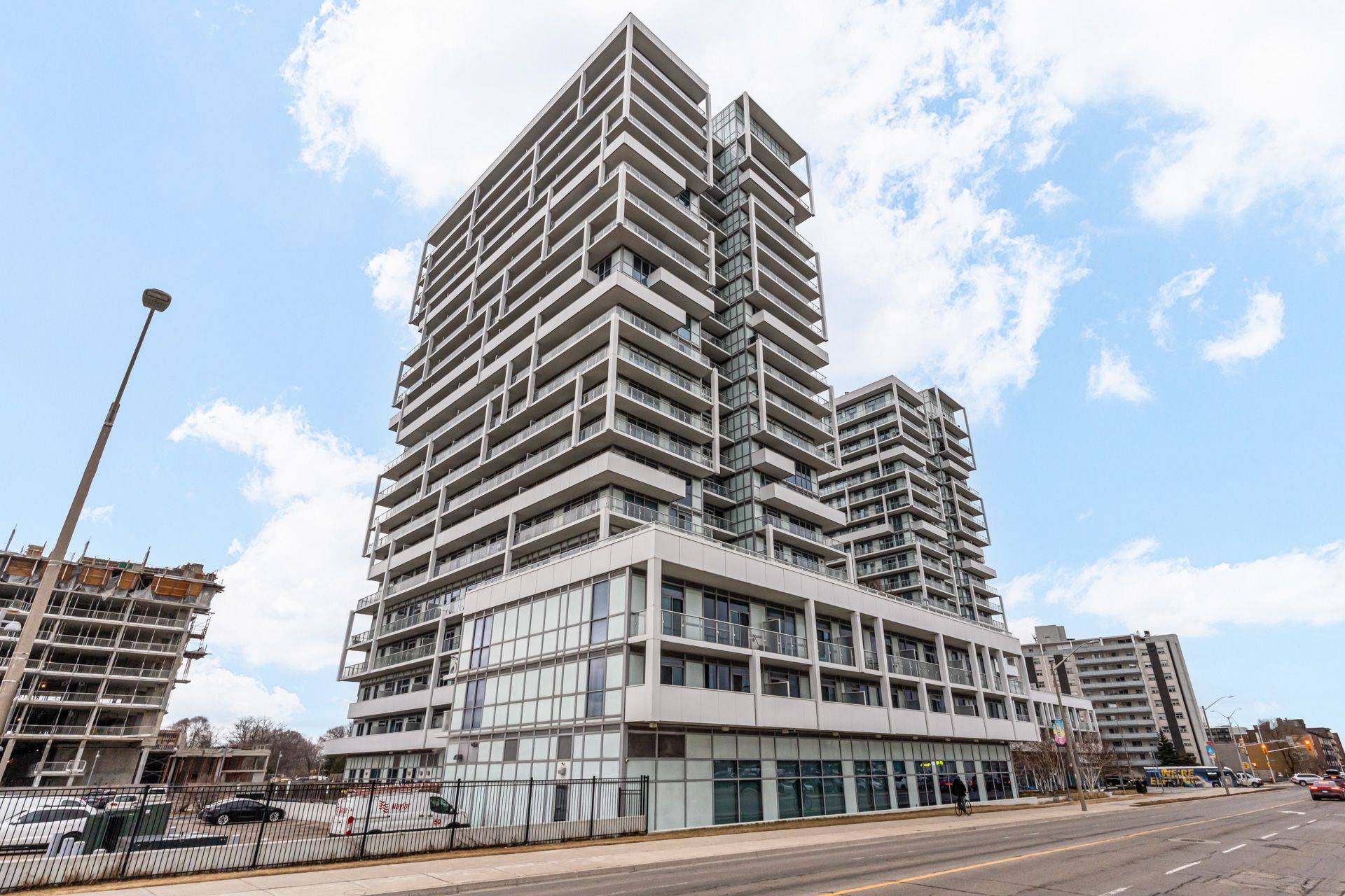 65 Speers RD #602, Oakville, ON L6K 0J1