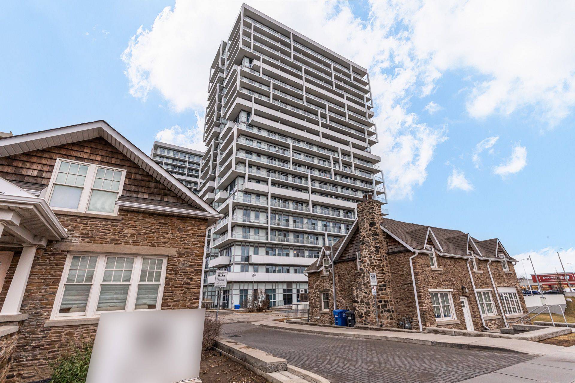 65 Speers RD #602, Oakville, ON L6K 0J1