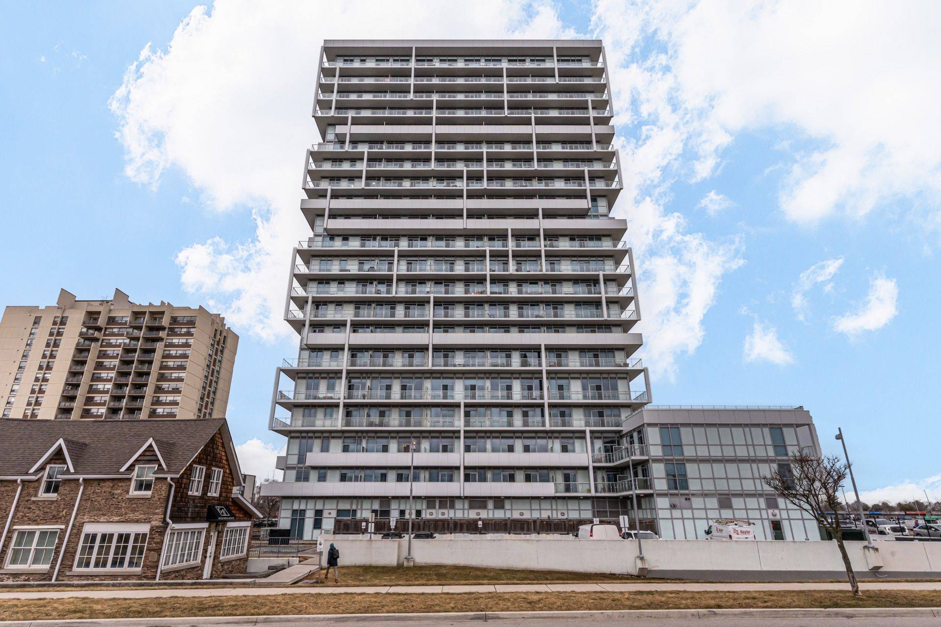 65 Speers RD #602, Oakville, ON L6K 0J1