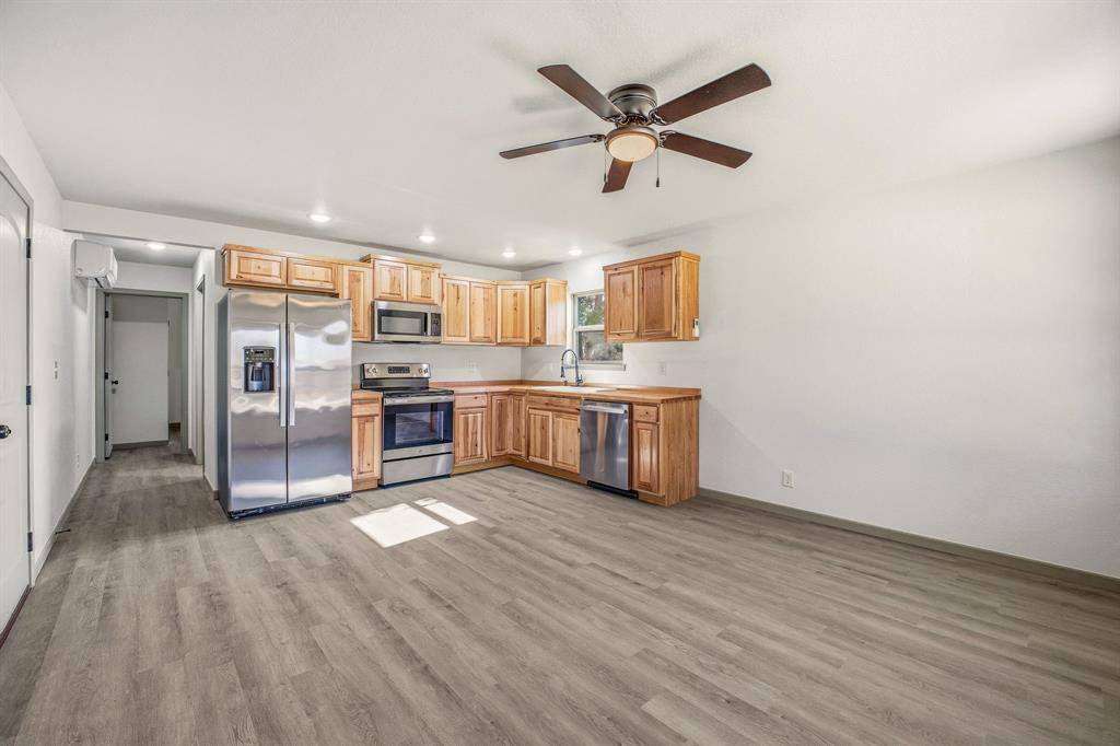 483 Private Road 729, Bluff Dale, TX 76433