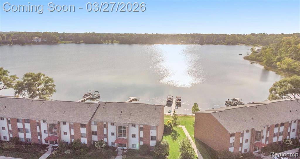 1932 Klingensmith RD, Bloomfield Hills, MI 48302