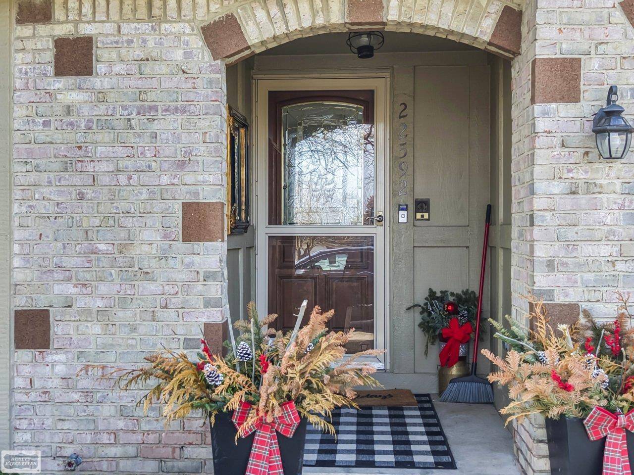 22592 Van ST, St Clair Shores, MI 48047