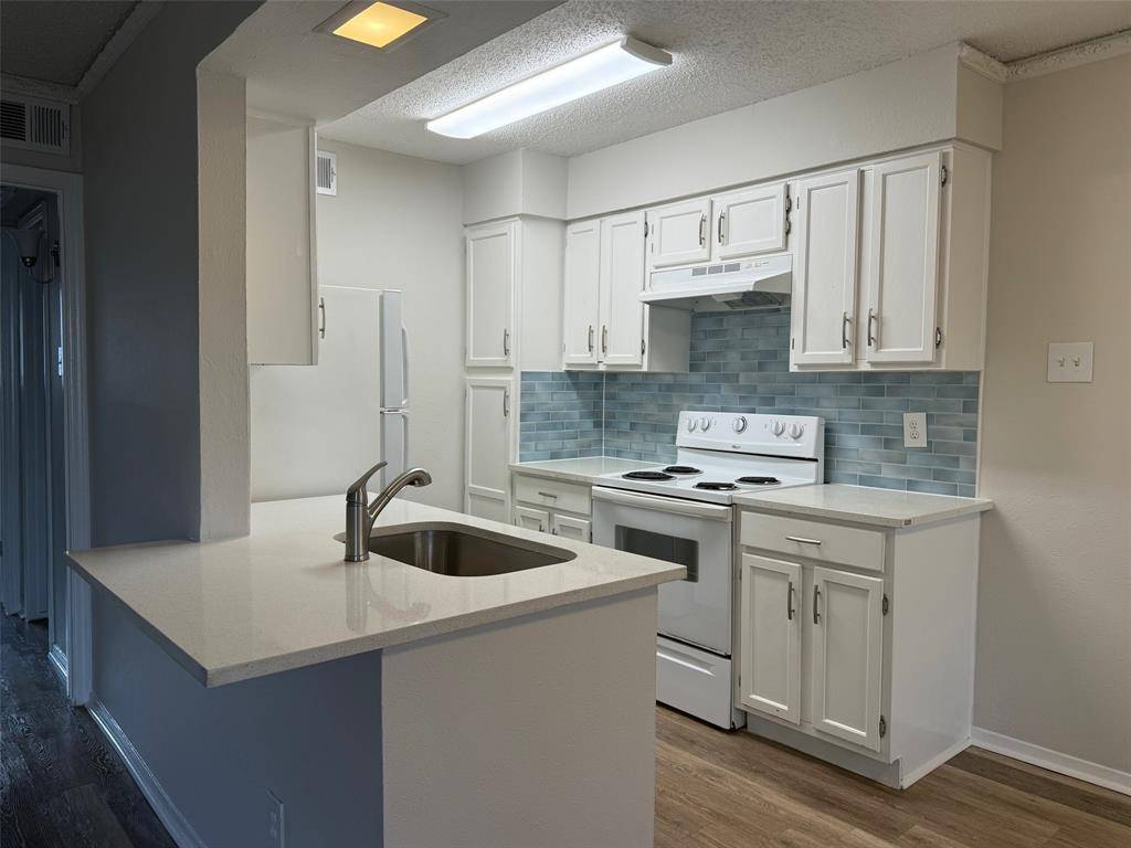 3624 Parkridge Drive #214, Dallas, TX 75234