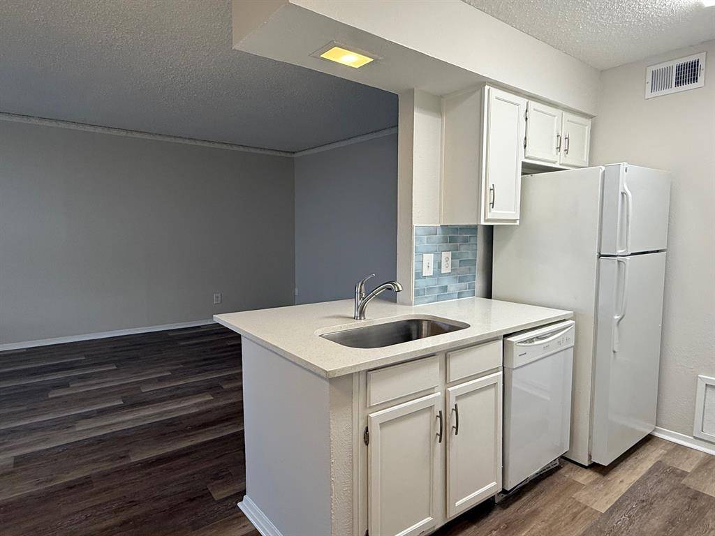 3624 Parkridge Drive #214, Dallas, TX 75234