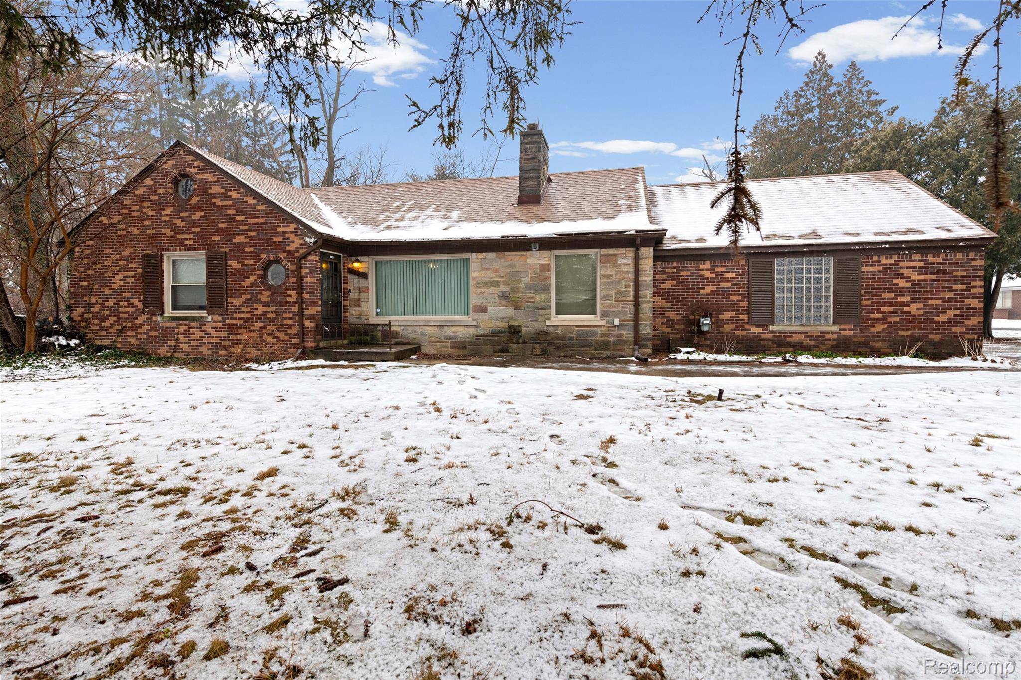 24125 Martha Washington DR, Southfield, MI 48075