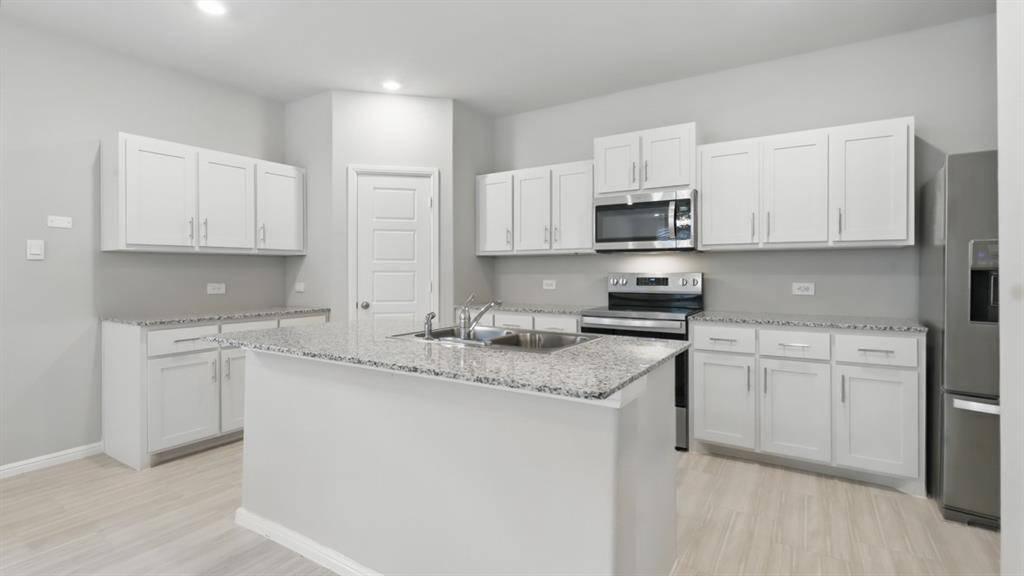 2800 MAPLE ORCHARD Lane, Fort Worth, TX 76140