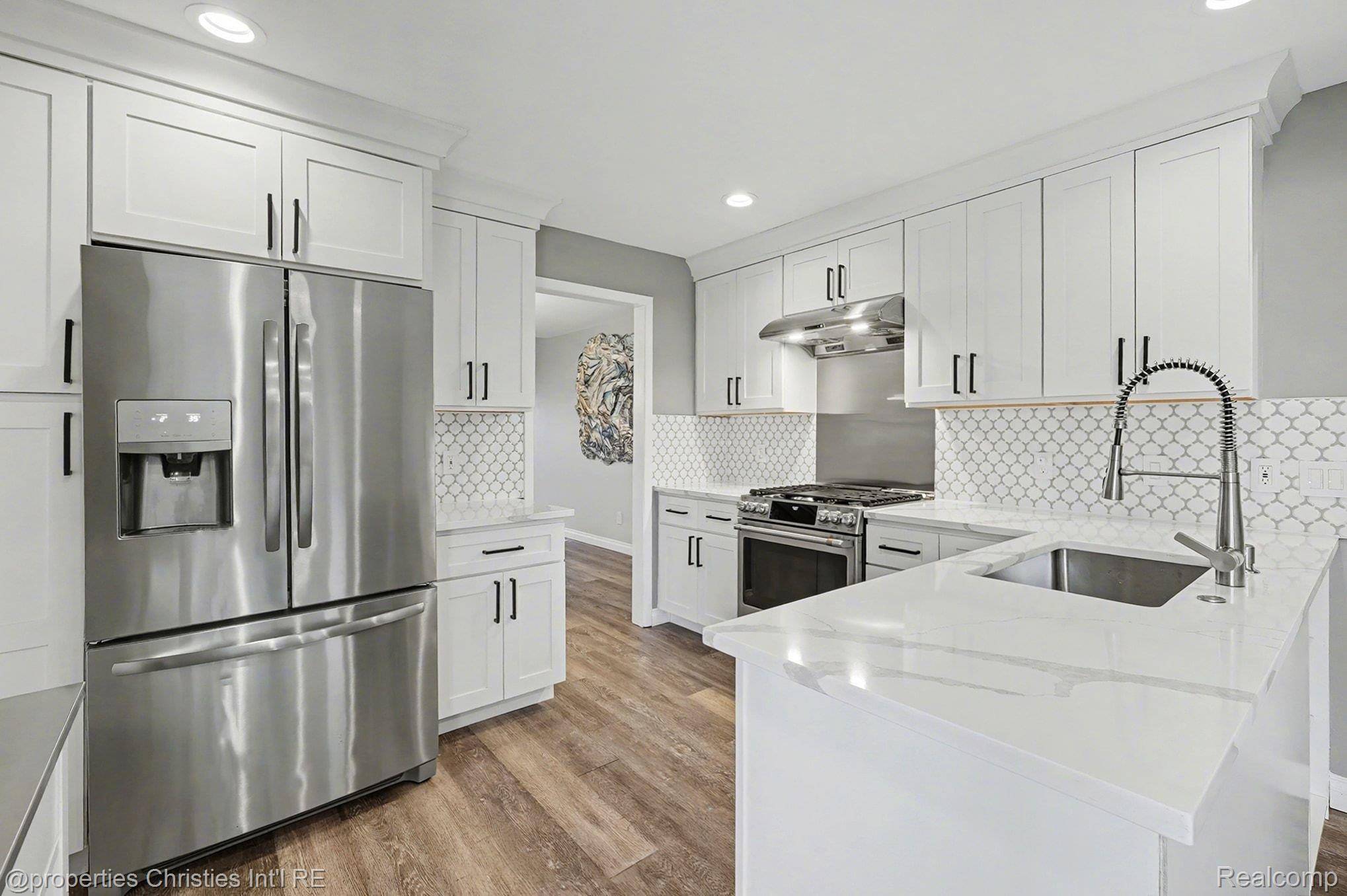 5143 Woodlands DR, Bloomfield Hills, MI 48302