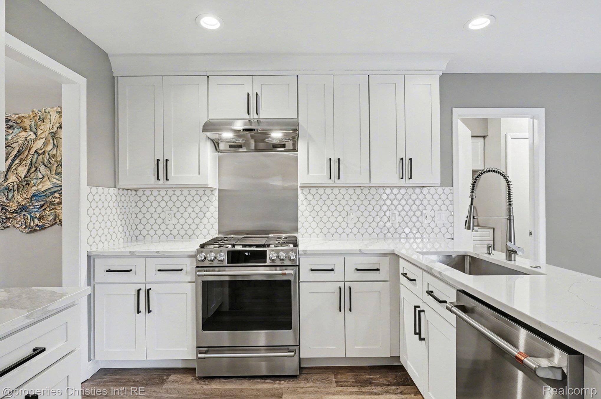 5143 Woodlands DR, Bloomfield Hills, MI 48302