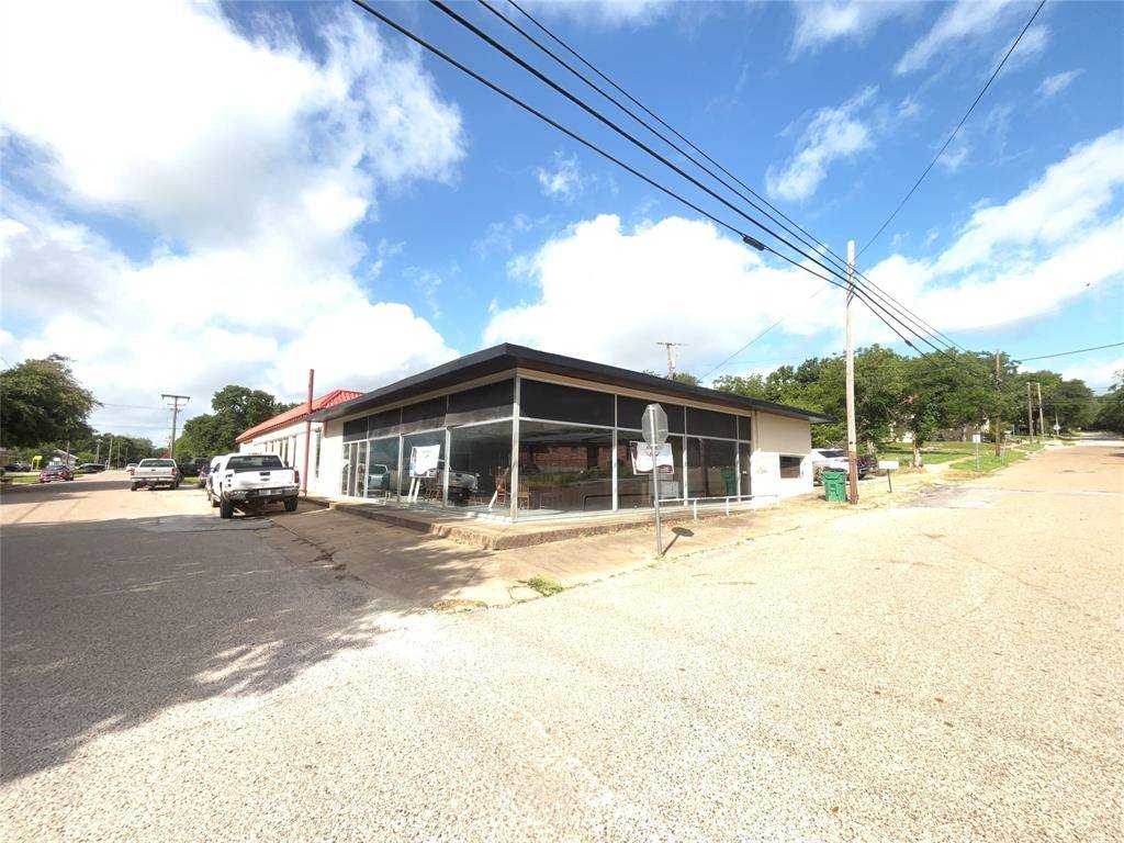 207 S Bell Street, Hamilton, TX 76531