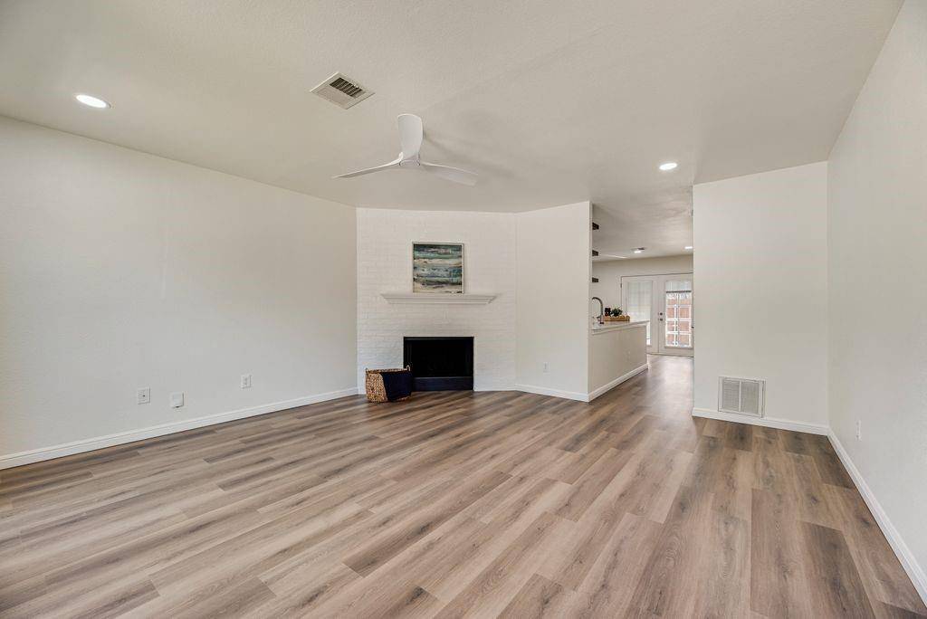 190 Merlin Way, Euless, TX 76039