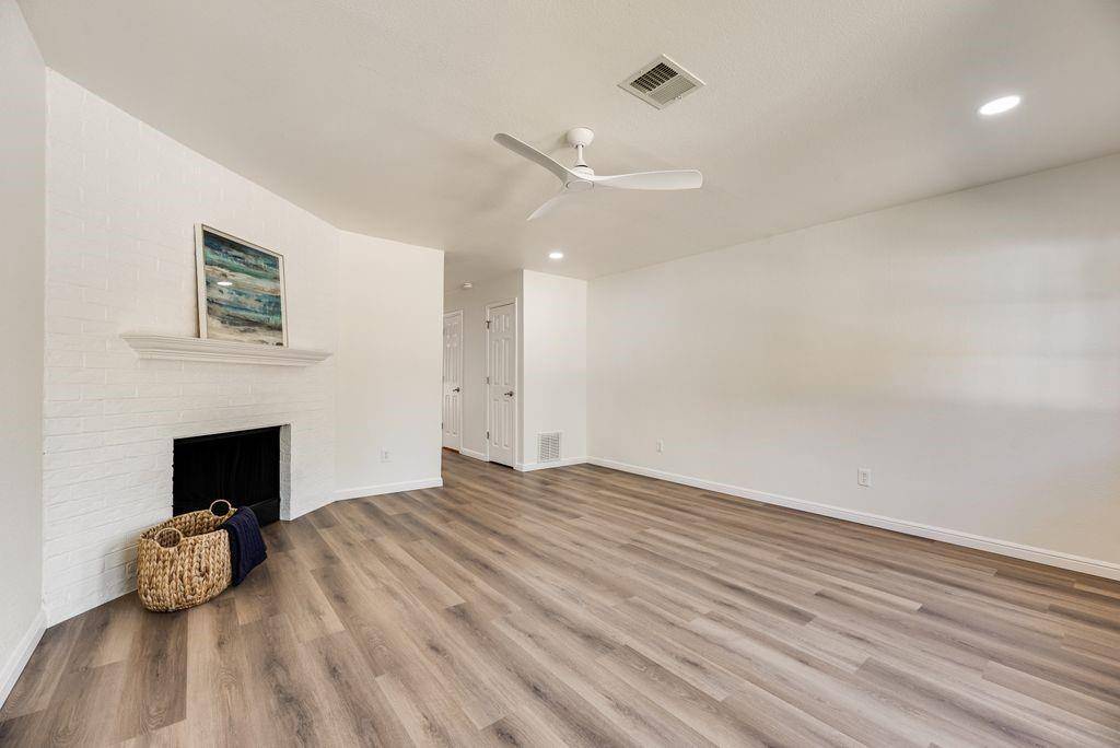 190 Merlin Way, Euless, TX 76039