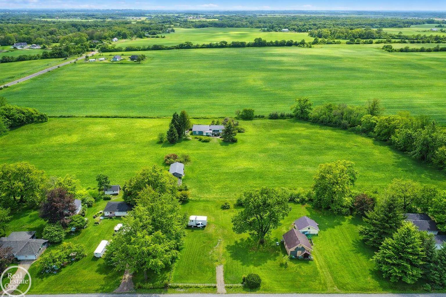 10151 CANADA RD, Birch Run, MI 48415