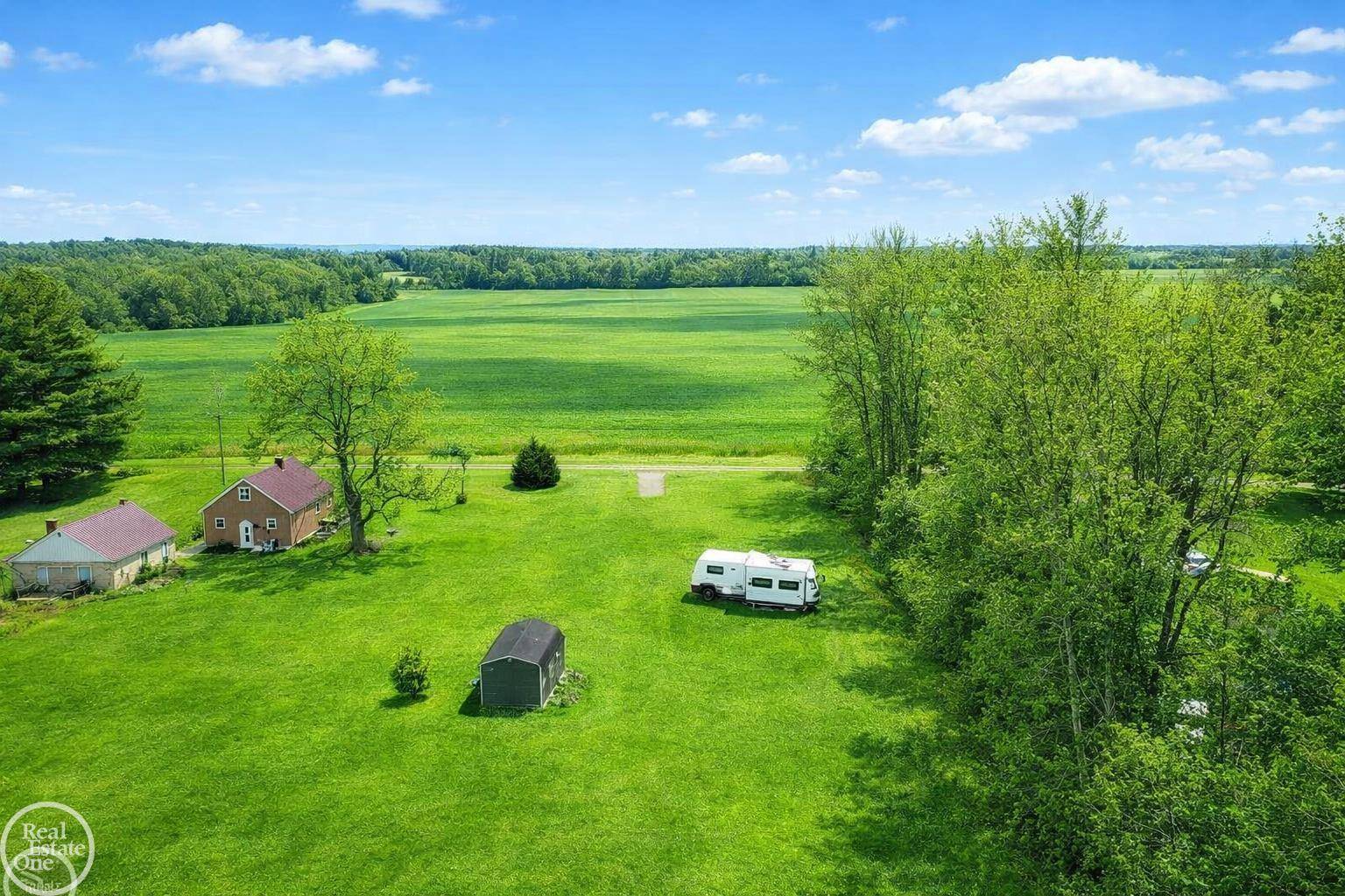 10151 CANADA RD, Birch Run, MI 48415