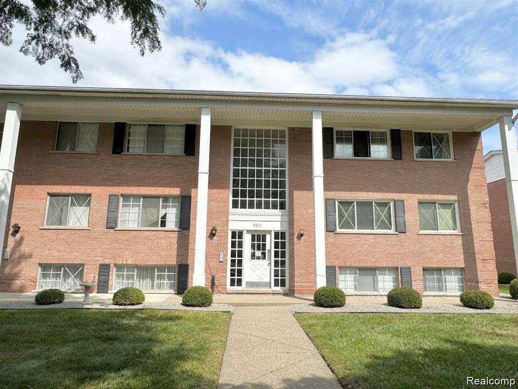 8211 DENWOOD DR #6, Sterling Heights, MI 48312