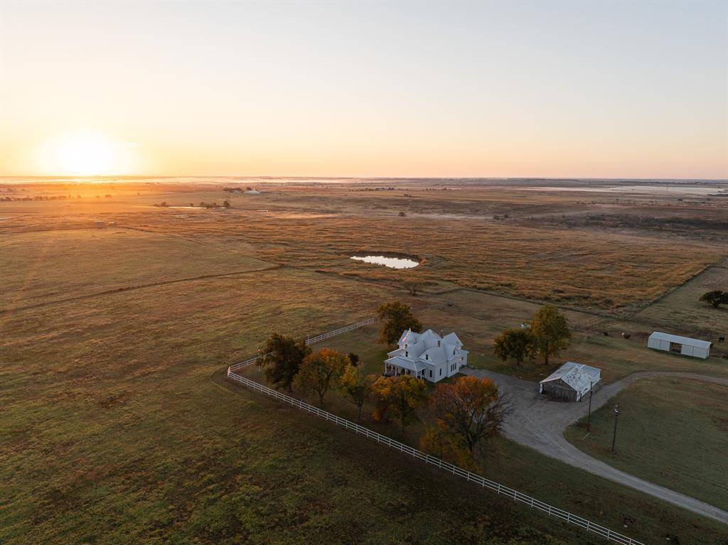 945 Quarter Horse Lane, Bellevue, TX 76228