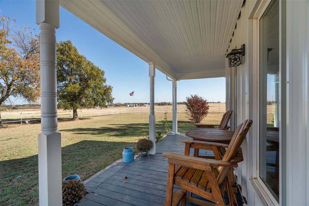 945 Quarter Horse Lane, Bellevue, TX 76228
