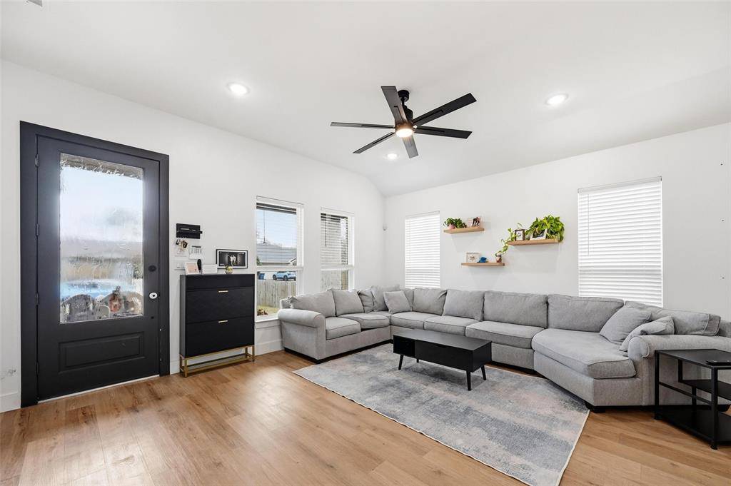 3215 Bill Harrod Street, Dallas, TX 75212