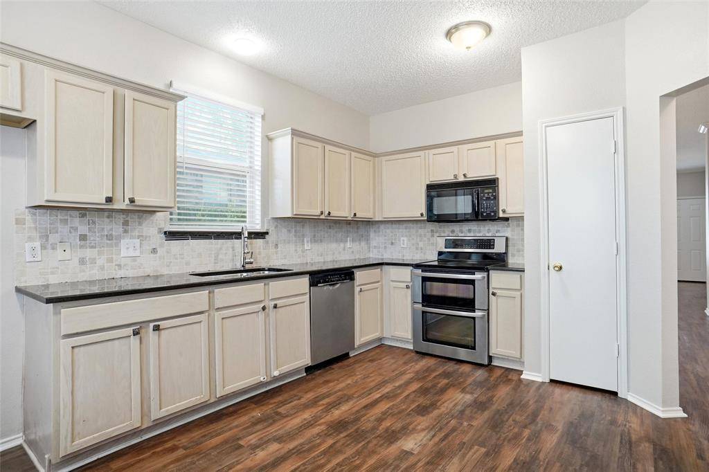 3932 Parkhaven Drive, Denton, TX 76210