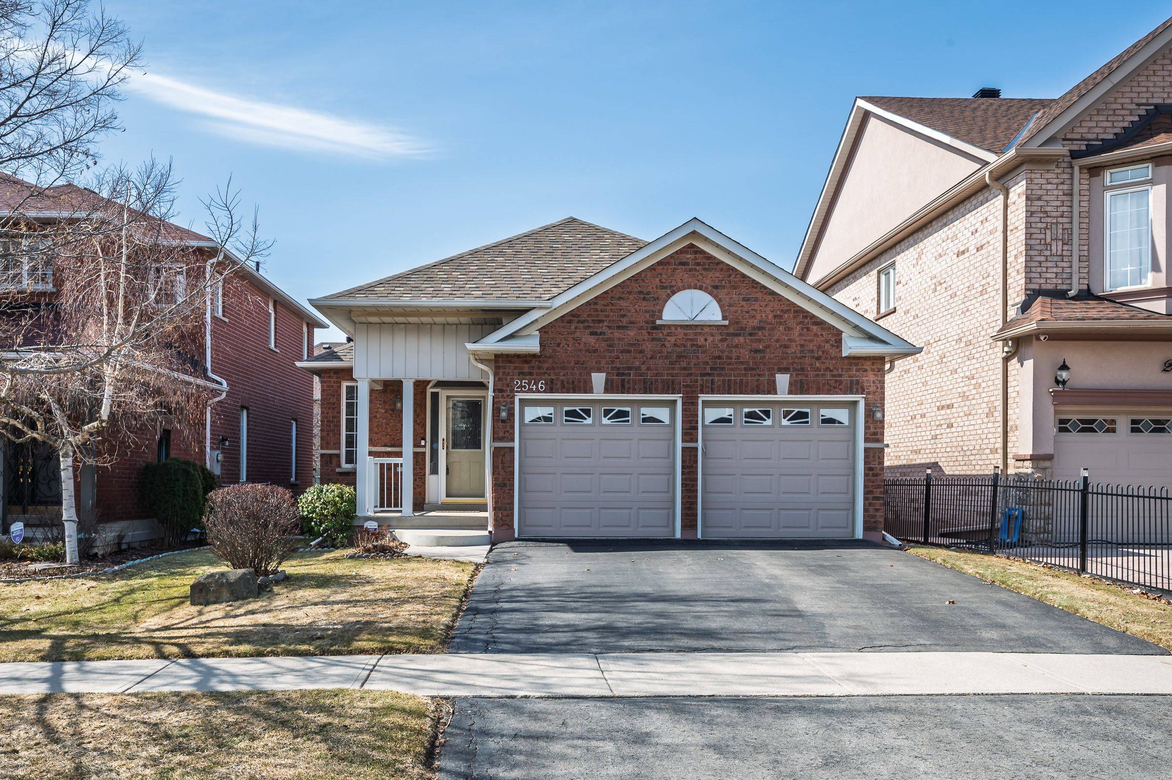 2546 Nichols DR, Oakville, ON L6H 7L3