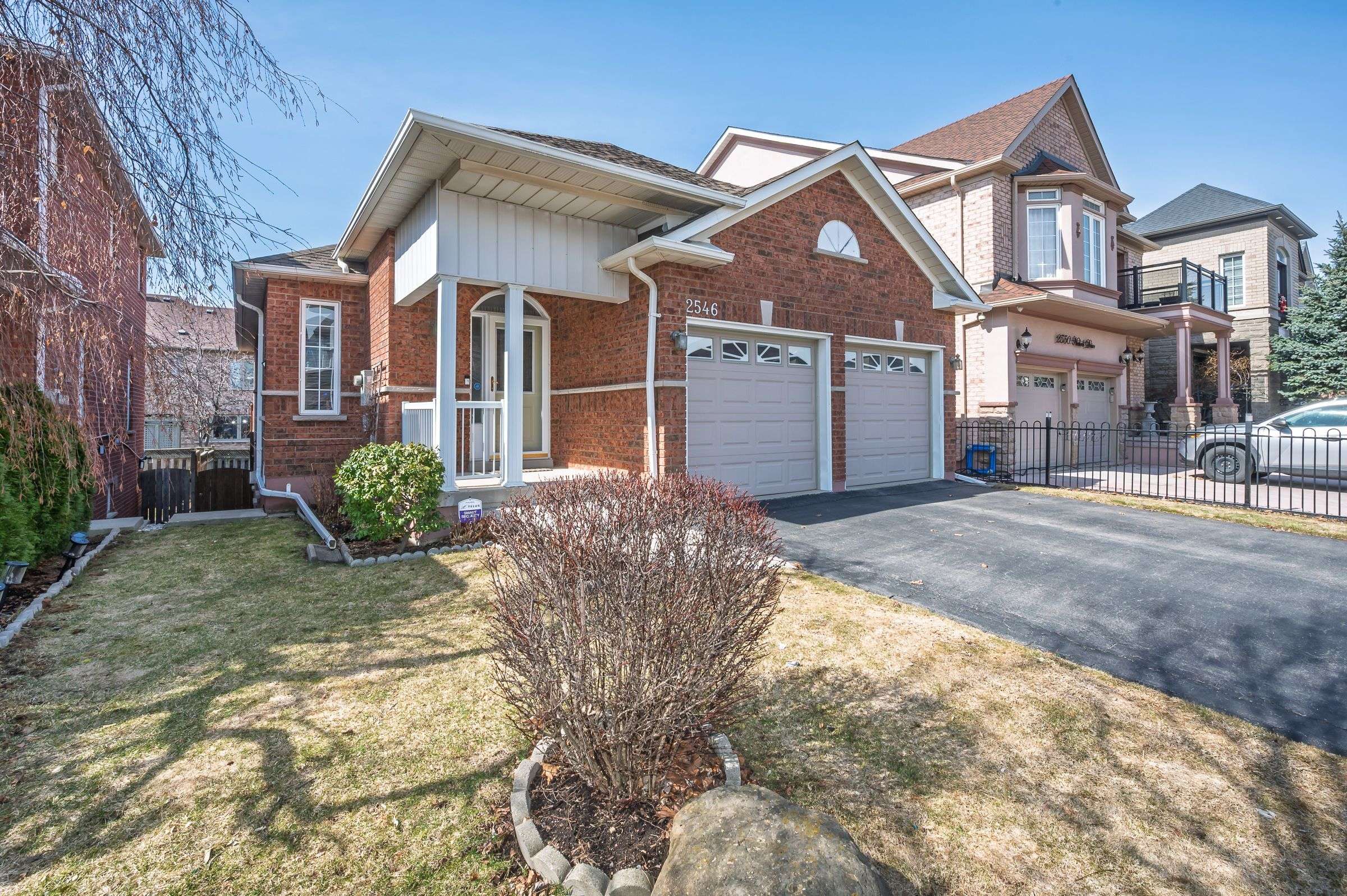 2546 Nichols DR, Oakville, ON L6H 7L3