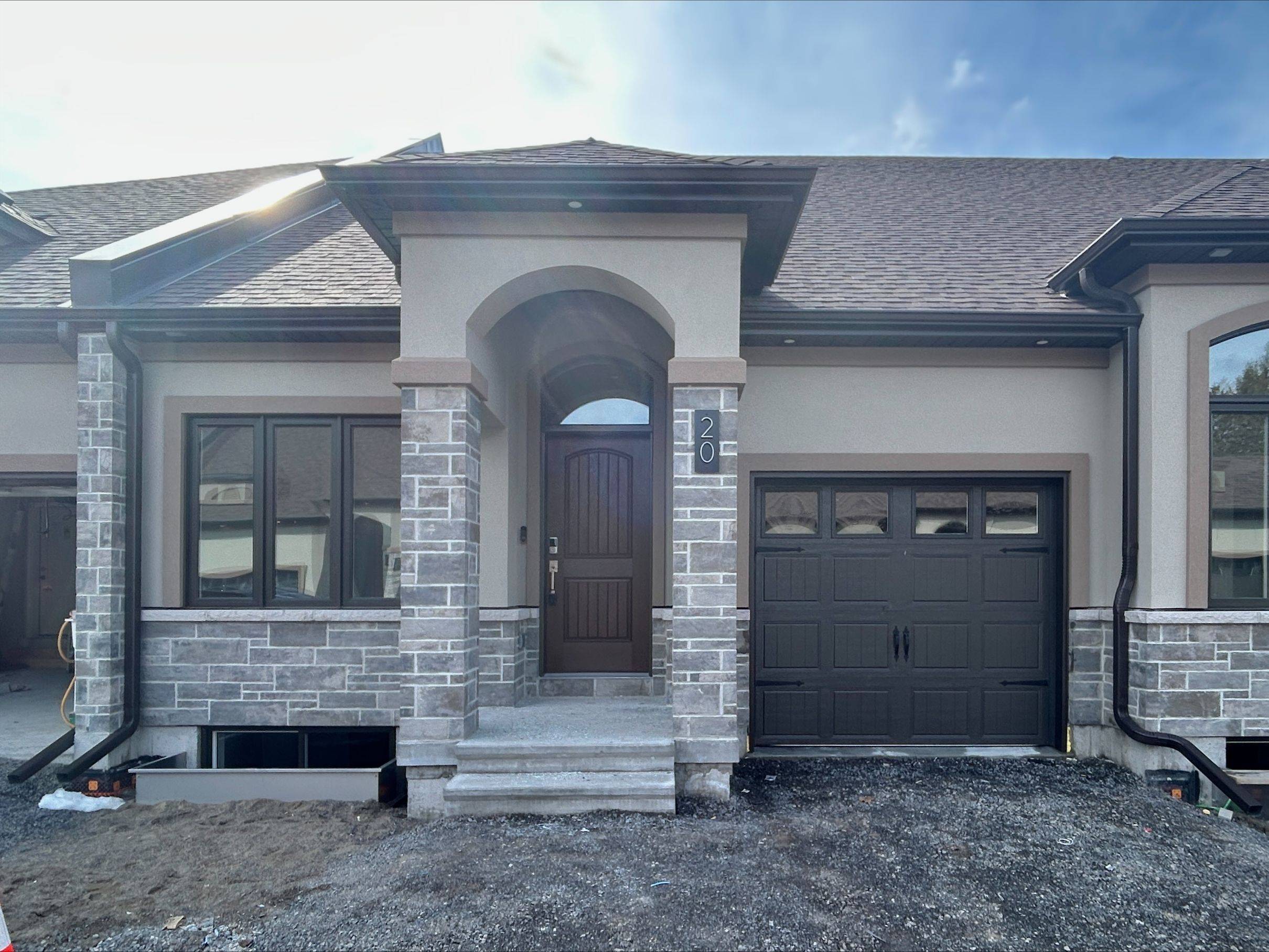 99 Cloverleaf DR #20, Belleville, ON K8N 4Z5