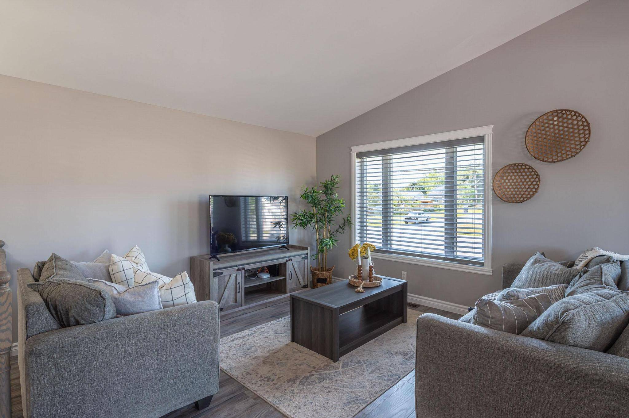 102 King ST W, Kawartha Lakes, ON K0L 2W0