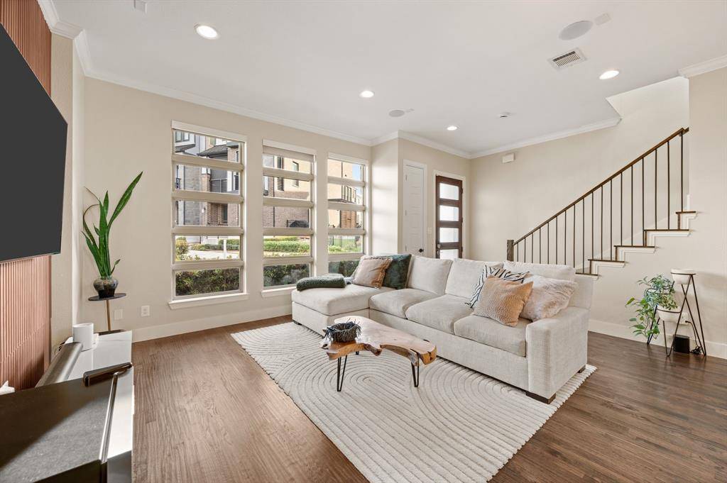 8254 Laflin Lane, Dallas, TX 75231