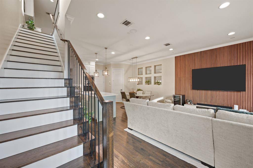 8254 Laflin Lane, Dallas, TX 75231