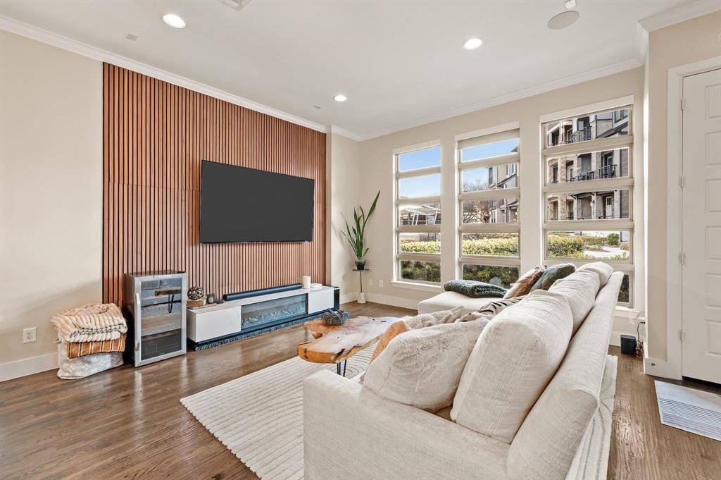 8254 Laflin Lane, Dallas, TX 75231