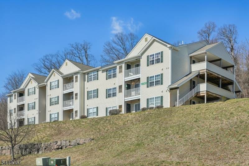 1636 King Ct, Green Brook Twp., NJ 08812