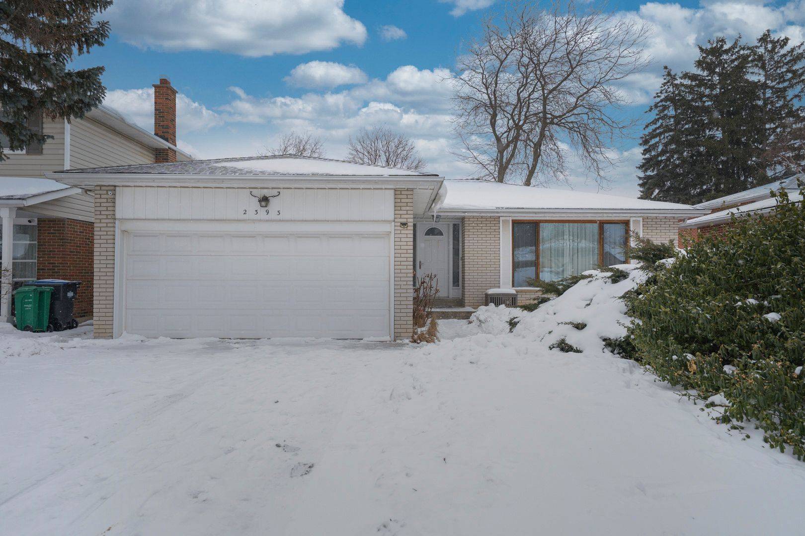 2393 SPEYSIDE DR, Mississauga, ON L5K 1X5