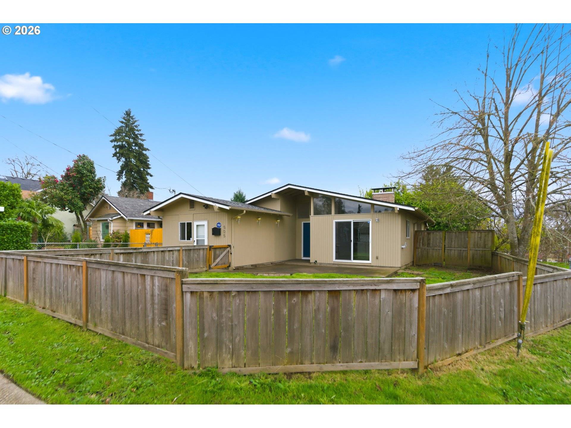 505 E GLOUCESTER ST, Gladstone, OR 97027