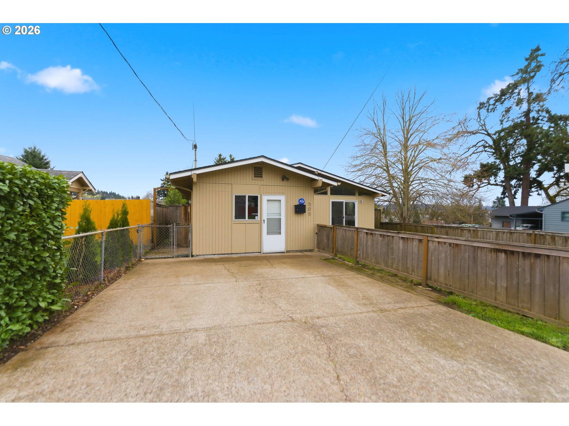 505 E GLOUCESTER ST, Gladstone, OR 97027