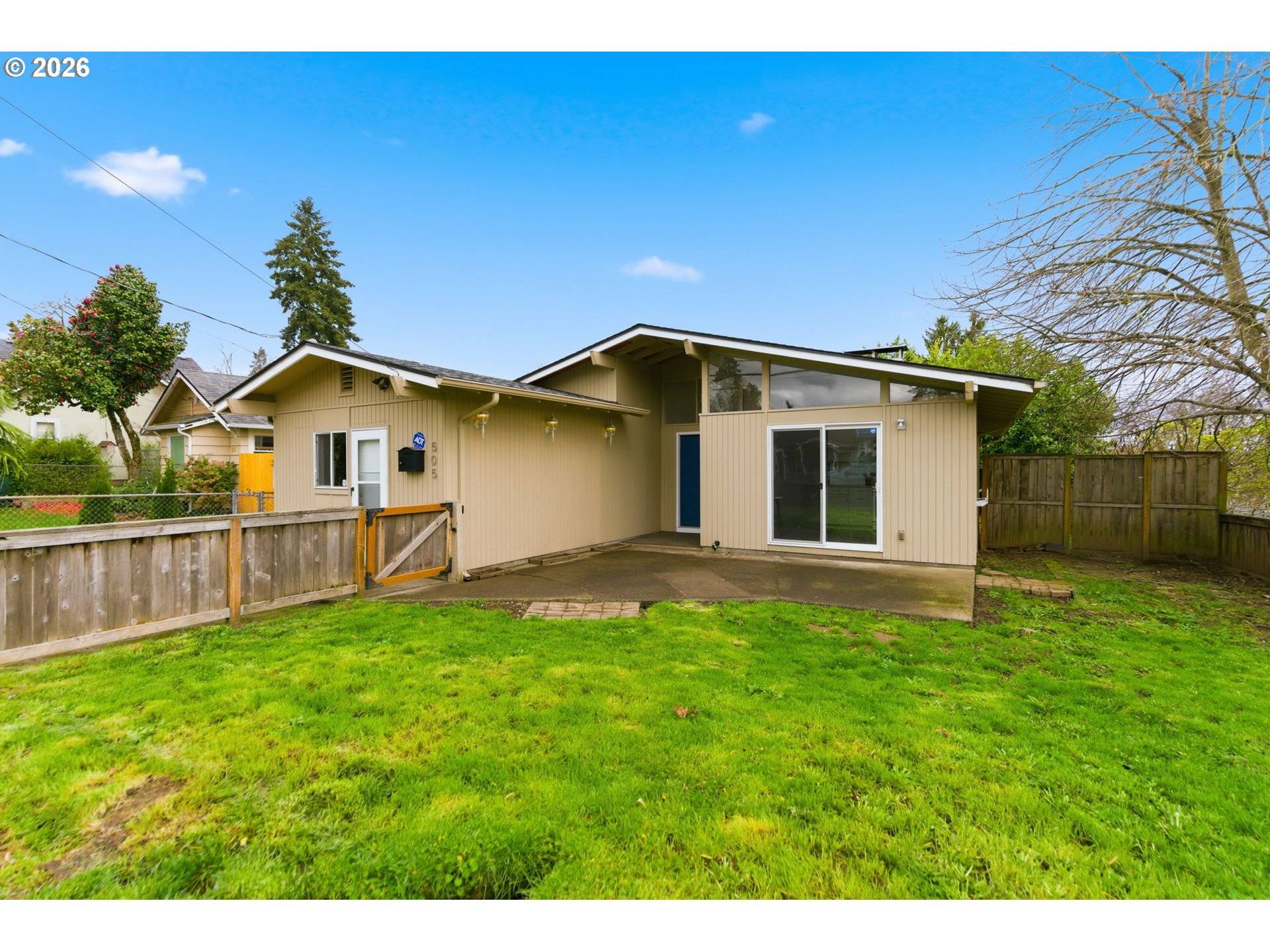 505 E GLOUCESTER ST, Gladstone, OR 97027