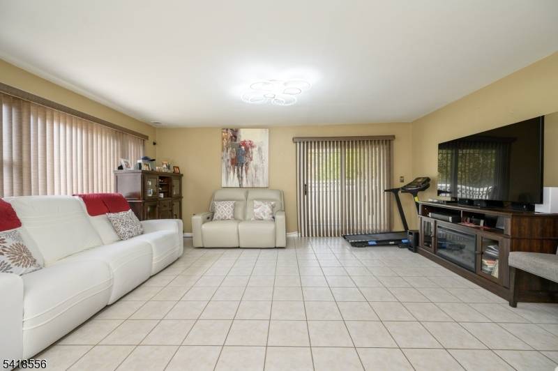 235 Dakota St, Paterson City, NJ 07503