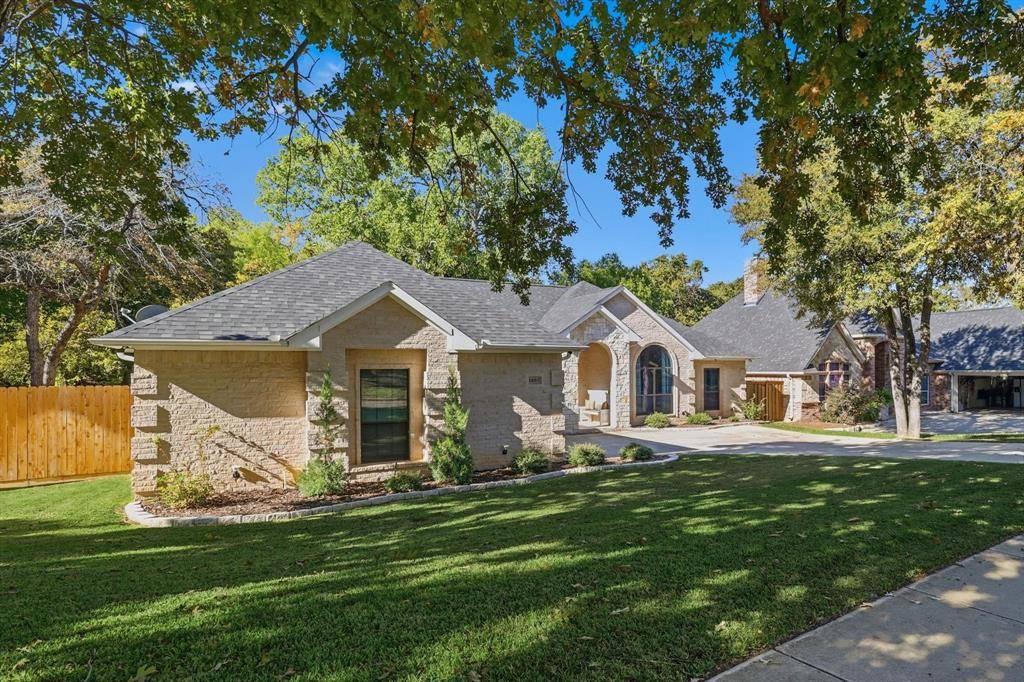 1805 Spinnaker Lane, Azle, TX 76020