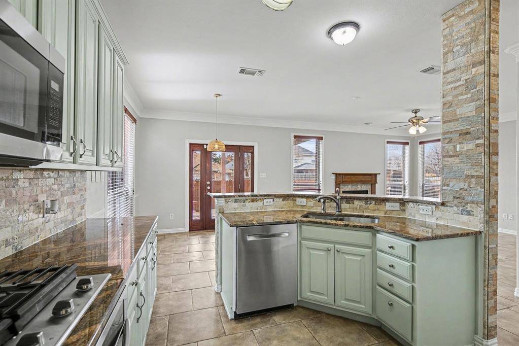 2104 Nugent Drive, Mansfield, TX 76063