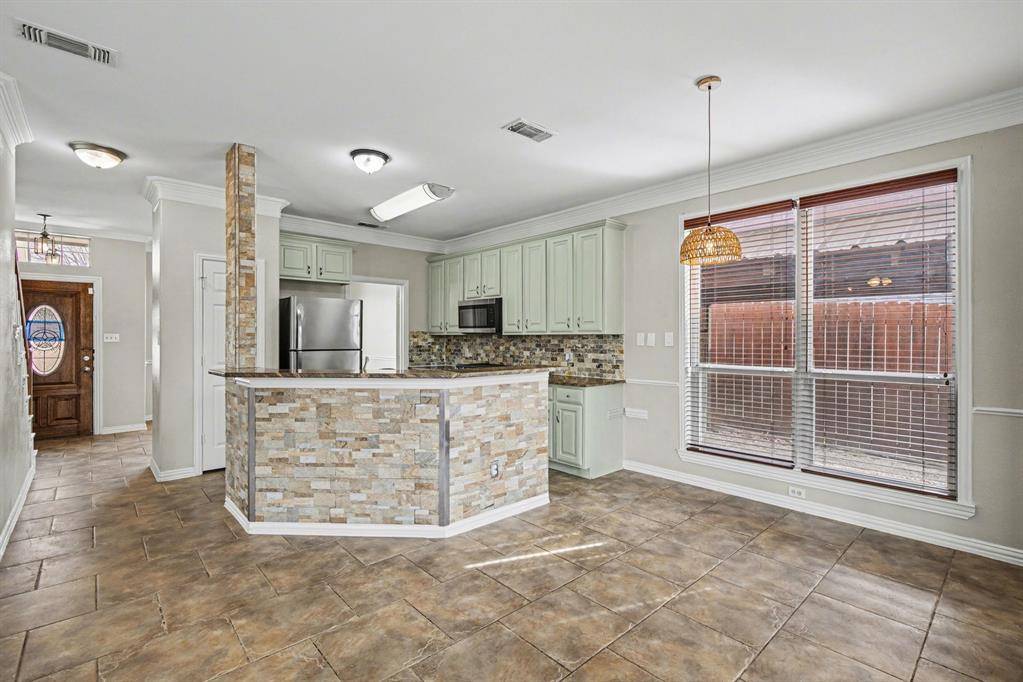 2104 Nugent Drive, Mansfield, TX 76063