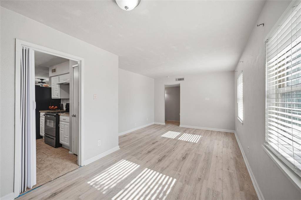 1501 Meandering Way, Garland, TX 75040